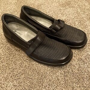 Propet Footsmart Women’s comfort shoe 9w loafer style black leather